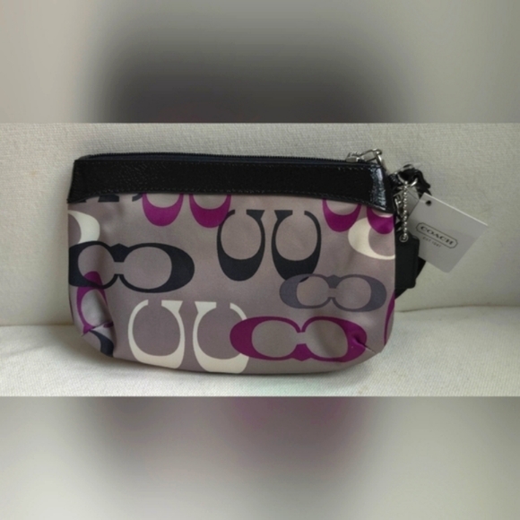 Coach Signature Wristlet Multicolor Sateen Print New with Tag - Picture 2 of 10